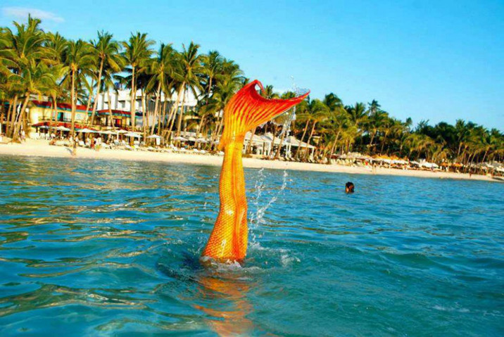 Swimming school teaches you how to become a mermaid--top emoticon