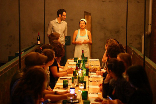 Spend $50 to eat in a trash can to encourage people not to waste food - top emoticon