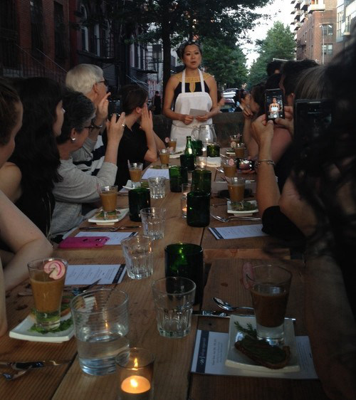 Spend $50 to eat in a trash can to encourage people not to waste food - top emoticon